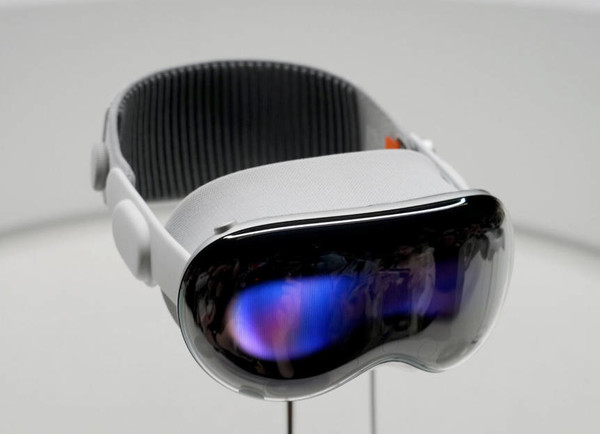 Apple Vision Pro年內(nèi)登陸中國(guó) 華米OV全力跟進(jìn) 科技巨頭競(jìng)逐智能眼鏡市場(chǎng)